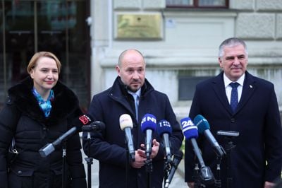 "Ne moreš zahtevati, da odstopi!" Je Marko Lotrič na nezdružljivih funkcijah ali ni?