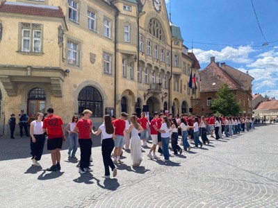 (FOTO) Maturantska četvorka znova oživela staro mestno jedro Ptuja