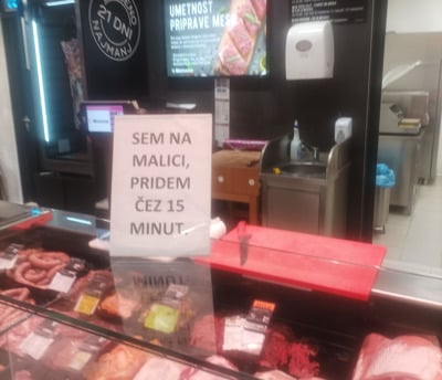 Kupec v "šoping", prodajalec pa na malici?! Poteza v Mercatorju razburja, kdo je kriv?