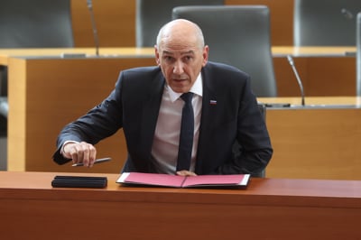 (FOTO) Tajne volitve: 51 poslancev glasovalo za, Janez Janša je novi predsednik vlade