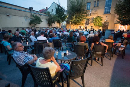 Skrito dvorišče: Glasba, ki ste si jo vedno želeli slišati