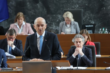 (KOMENTAR) Burekracija