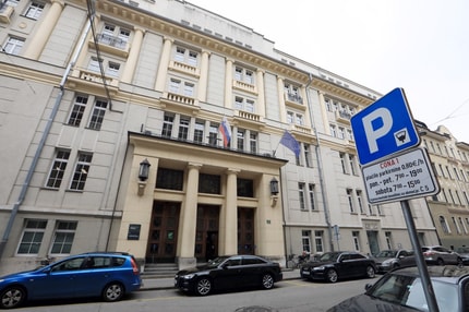 Finance v koalicijski pogodbi: Rast izdatkov bi omejili z inflacijo. Dobri časi za "debele mačke".