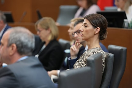 Slovenijo trese afera s prisluhi: Se tujina vmešava v volilne procese pri nas?