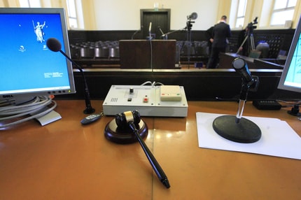 Kamere niso posnele "bombaša": Obramba zahteva rekonstrukcijo napadov v Šentilju