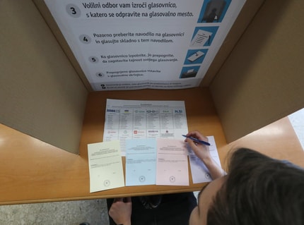 (VPRAŠANJA IN ODGOVORI) Vodič po volitvah: Kdaj in kje lahko volim predčasno, kaj, če bom med volitvami v tujini ...