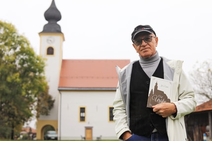 Umetnik, ki zna pokositi tudi travo. Igral je na sedemstotih porokah