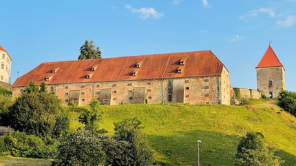 Zakaj še vedno ni razpisa za začetek prenove grajske žitnice?