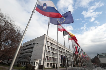 (KOMENTAR) Mučenje žoge