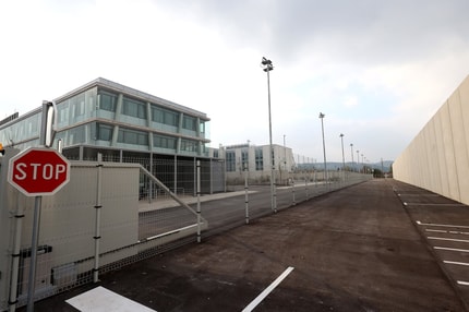 (TEMA) Prvi zaporniki že v novem zaporu v Dobrunjah, večina jih na selitev še čaka