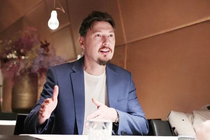 (INTERVJU) Igor Šeregi, režiser filmske uspešnice Ohcet: Kapitalizem je požrl nacionalizem. Ko je v igri denar ...