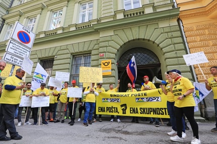 Sindikati prijavili Pošto Slovenije inšpektorjem in pozivajo državo kot lastnico na odgovornost. Kako se odzivajo v Pošti?