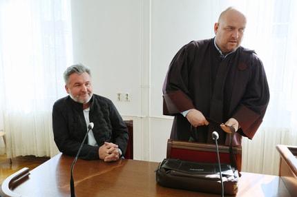 Bivši nadzornik Škrinjar zanika poskus podkupovanja zdravnika in se brani, da je hotel samo domov