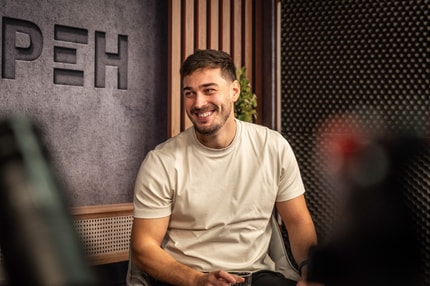 (INTERVJU) Kdo je slovenski podjetnik, ki z umetno inteligenco ustvarja hiperrealistične svetove?