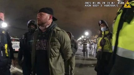 (TEMNA PLAT) Napadalec na Kapitol zlorabljal otroke