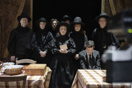 Publika je hotela pretepsti igralca, ki igra fašista - in to v predstavi Mateje Koležnik. Kaj pravi režiserka?