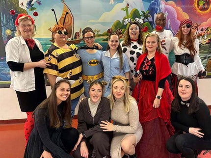 (FOTO in VIDEO) Kako so maškare danes preganjale zle duhove v zdravstvu