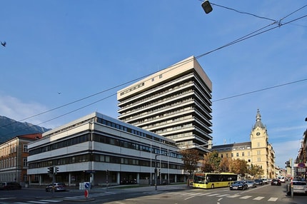 (TEMNA PLAT) Staršema dosmrtni zapor zaradi zlorabe triletnika