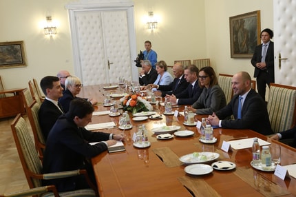 (EVIDENCA TEDNA) Ključ do poštenih volitev, svastika in ničelna toleranca, nova predsednica KPK in Peter Prevc