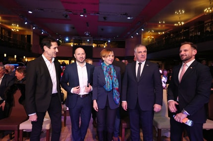 (FOTO) NSi, SLS in Fokus v Mariboru: "Čas je, da se golobji ples konča"