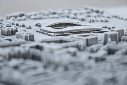 Zimska idila ali ovira? V Ljudskem vrtu s plugi nad sneg, nedeljski obračun ni pod vprašajem