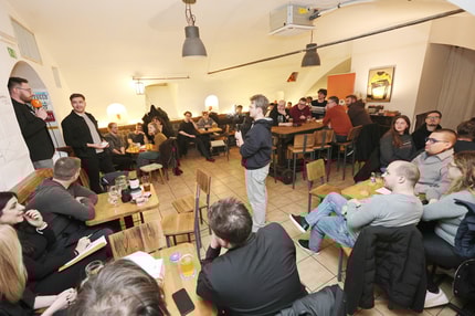 (FOTO in VIDEO) Večerov politični pub kviz: Kako je Litva skoraj ugonobila zmagovalce, ki bi radi bili še bolj prvi