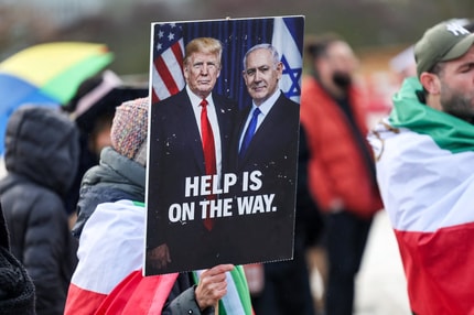 (ANALIZA) Po napadu na Iran: Trump je zavohal kri. Kaj ga lahko ustavi?