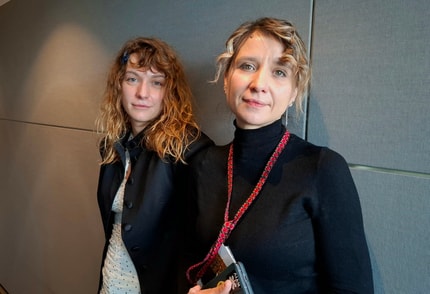 (INTERVJU) Režiserki nagrajenega filma o spolnih zlorabah med vojno v Ukrajini: "Bolečino smo spremenile v moč"