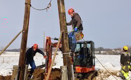 Po snegolomu se zadeve umirjajo, a brez elektrike še zmeraj veliko odjemalcev