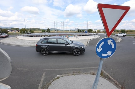 (VIDEO) Osvežitev vozniškega znanja: Najbolj problematična so krožišča