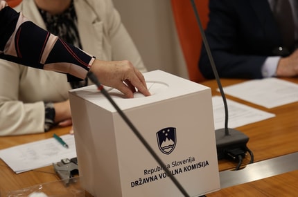 (FOTO) V Mariboru izžrebali številke list v 7. volilni enoti