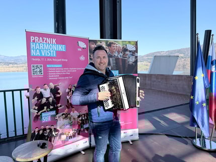 (FOTO in VIDEO) Robert Goter znova napada rekord – maja v lov tudi na svetovni rekord v skupinskem igranju na harmoniko