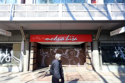 (FOTO) Modna hiša na Partizanski ima novega lastnika: Kdo jo je kupil in kakšni so njegovi načrti?