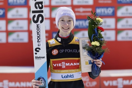 Nov mejnik Nike Prevc: Tretji globus že šest tekem pred koncem sezone