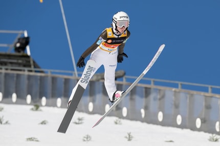 Nika Prevc na rojstni dan ostala brez stopničk