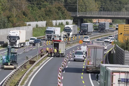 Širitev avtocest, hitra železnica in mariborsko letališče: Kako stranke vidijo prihodnost prometne infrastrukture?