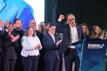 (ANALIZA) Logar na valovni dolžini s SDS: Bo glasove za Demokrate po volitvah odnesel v Janševo vlado?
