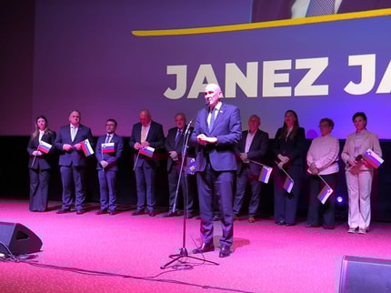 (FOTO) SDS v Mariboru predstavil kandidate. Janša: Ni treba, da je vse v Ljubljani. To je samo v glavi 