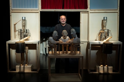 (INTERVJU) Silvan Omerzu: Z lutkami je lahko Pohujšanje res farsa