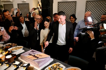 (FOTO in VIDEO) Veselje v štabu Resnice: S kom so pripravljeni sodelovati?