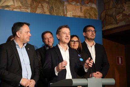 (POGLED) Išče se reinkarnirani Drnovšek. Bi to lahko bil Robert Golob?