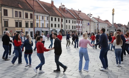 (FOTO in VIDEO) V središču Maribora zaplesali in se pridružili svetovnemu dogodku: Plešimo in življenje bo lažje!