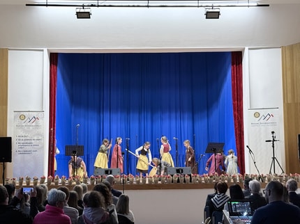 (FOTO) Podari trenutek: projekt, ki v šolah spodbuja prijaznost in medsebojno pomoč