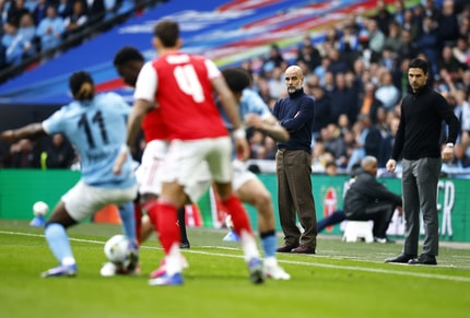 Iz tovarne orožja že dolgo ni šampanjca: Se lahko Arsenal v nedeljski bitki za Anglijo približa koncu prekletstva?