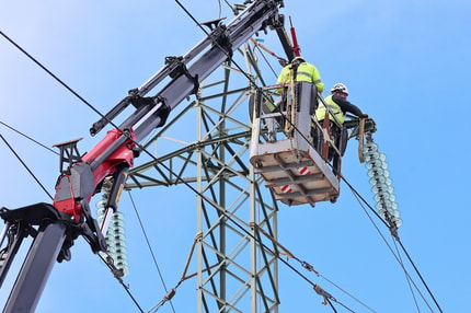(ANALIZA) Kako po vremenskih ujmah do bolj stabilnega električnega omrežja