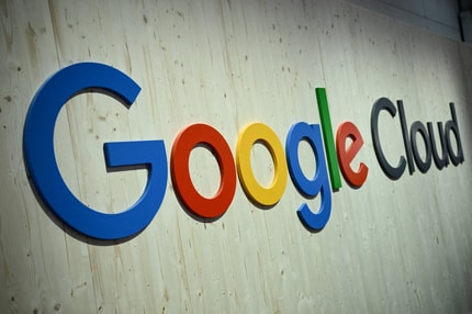Revija Pravna praksa poroča: Meta in Google morata plačati šest milijonov dolarjev, ker sta prispevala k zasvojenosti