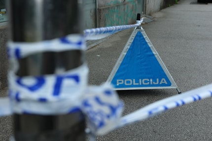 (KOMENTAR) Med teorijo in prakso