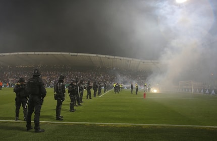 (FOTO) Večni derbi v senci incidentov: Maribor brez Evrope. Kaj so sporočili s policije?