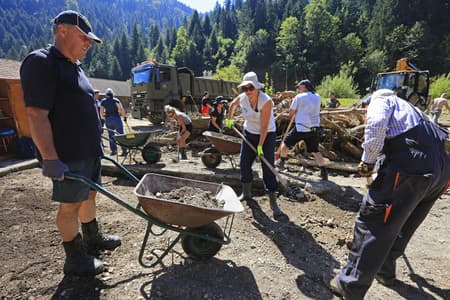 (ANALIZA) Nevladne organizacije: Desnica ima težave samo s tistimi, ki so glasne