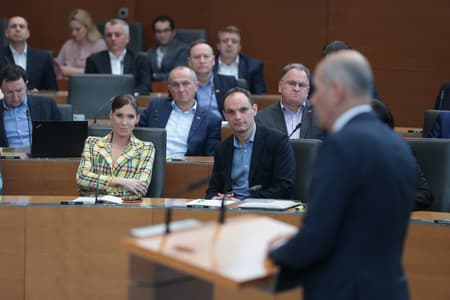 Preverili smo, kaj je Anže Logar pred volitvami govoril o vstopu v Janševo vlado, zanimivo